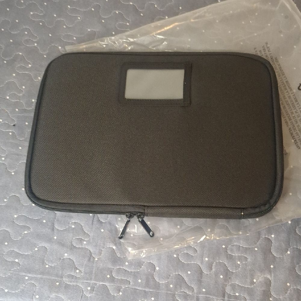Case Logic Vigil 11" Black Chromebook Laptop Sleeve- new